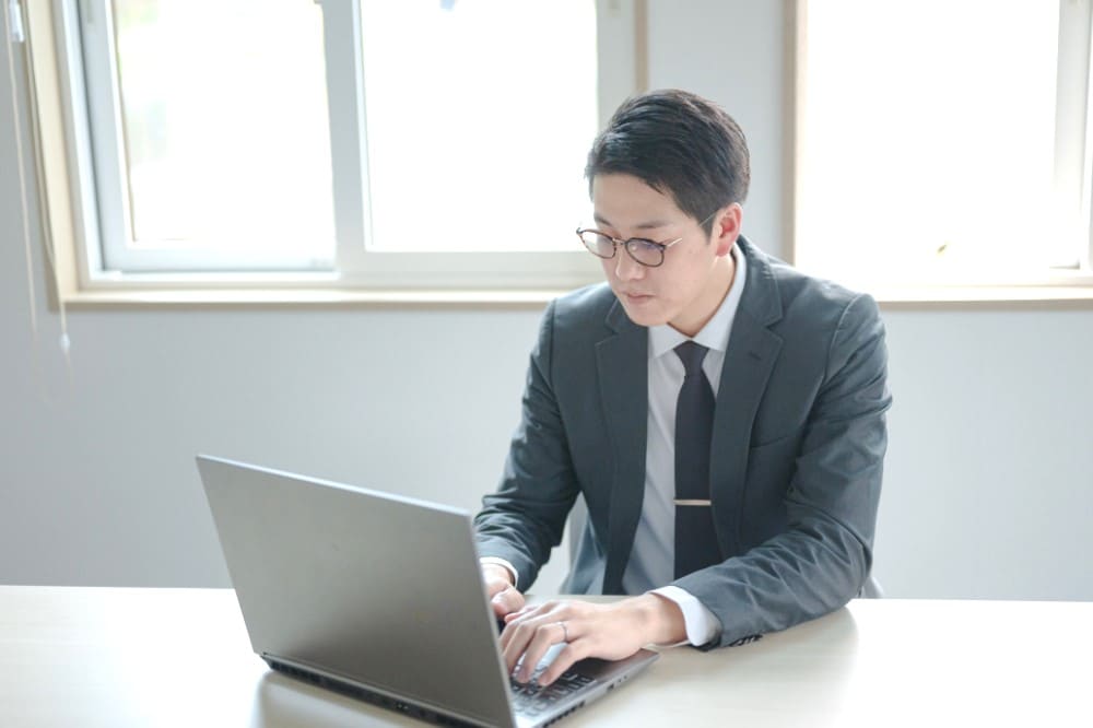 経理担当
